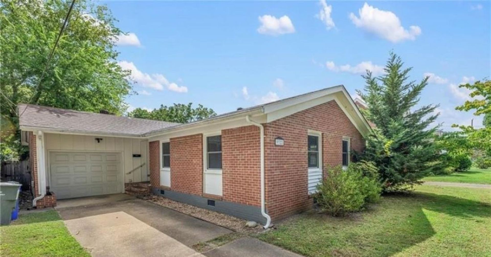 Norfolk House: 9322 Grove Avenue