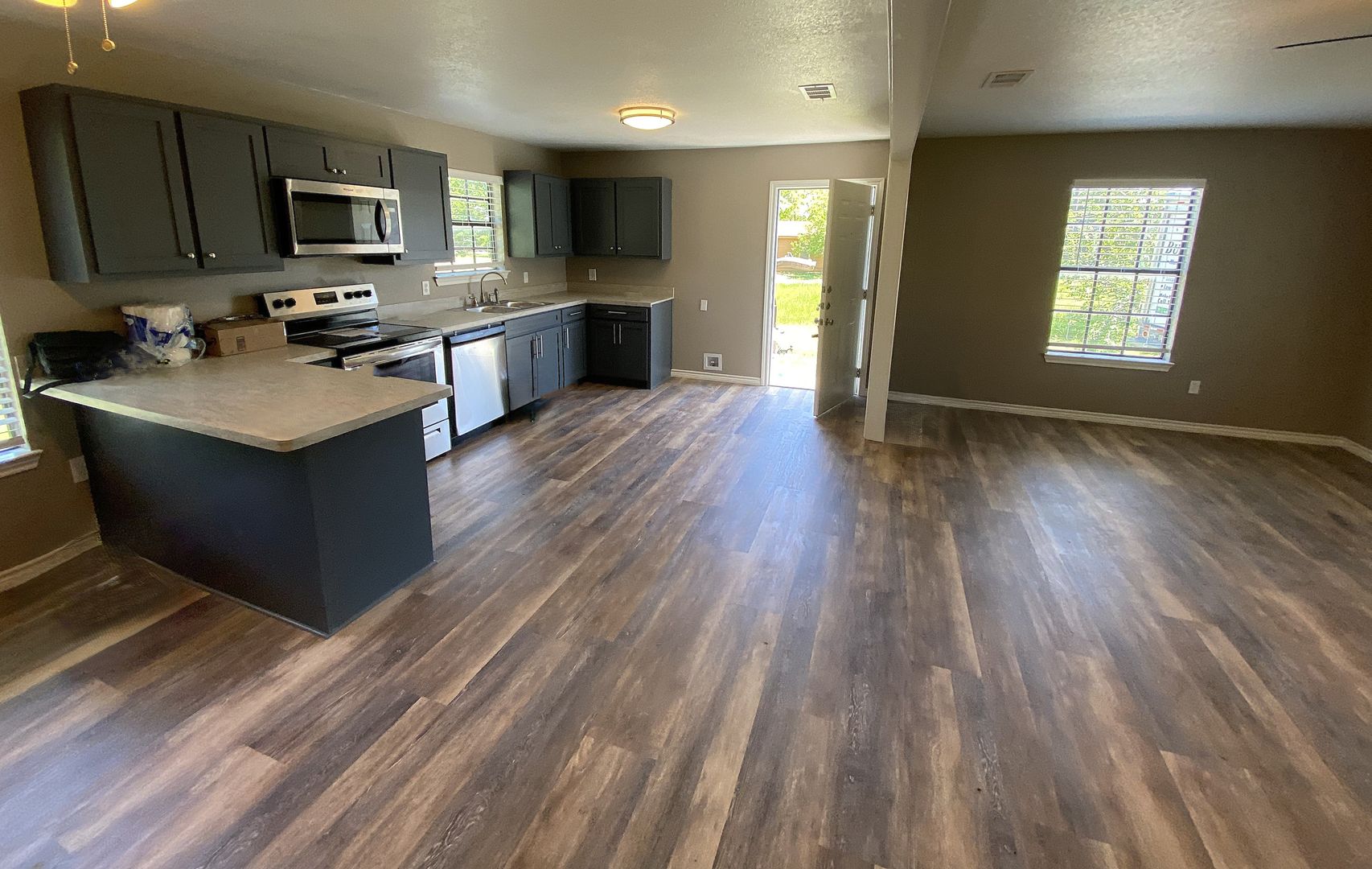 Ennis House: 1502 Daffan