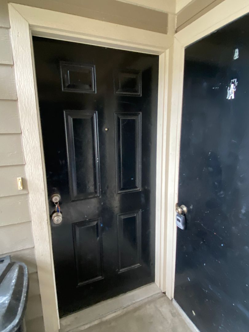 Palmer Apartment: 241 N Sherman