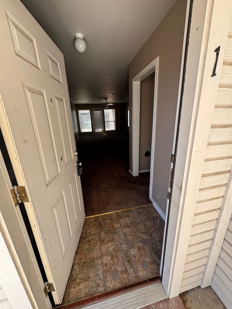 Waxahachie Multiplex: 3005 Carlton Parkway Unit #1 - 3005 Carlton PKWY