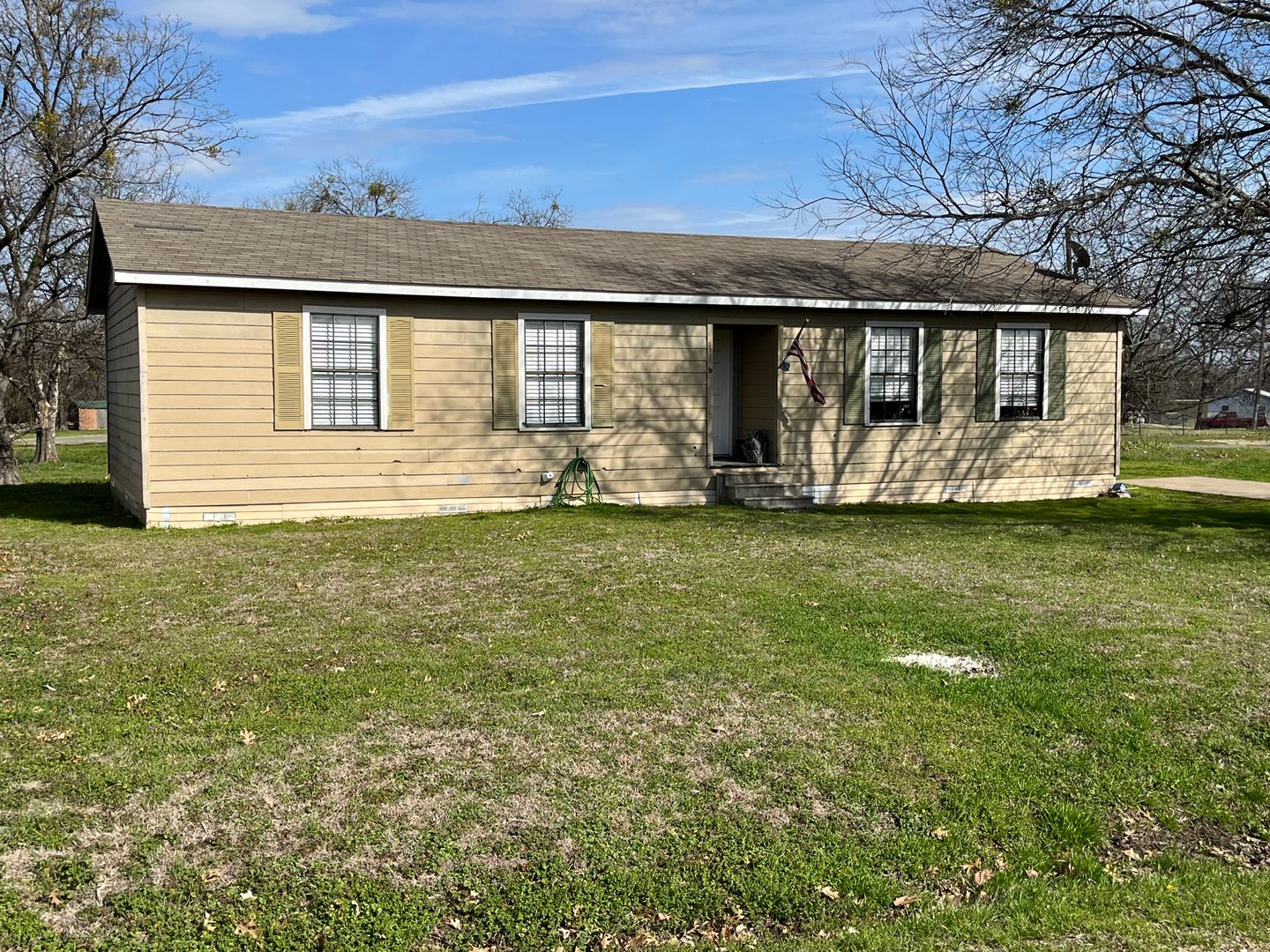 Ennis House: 1502 Daffan