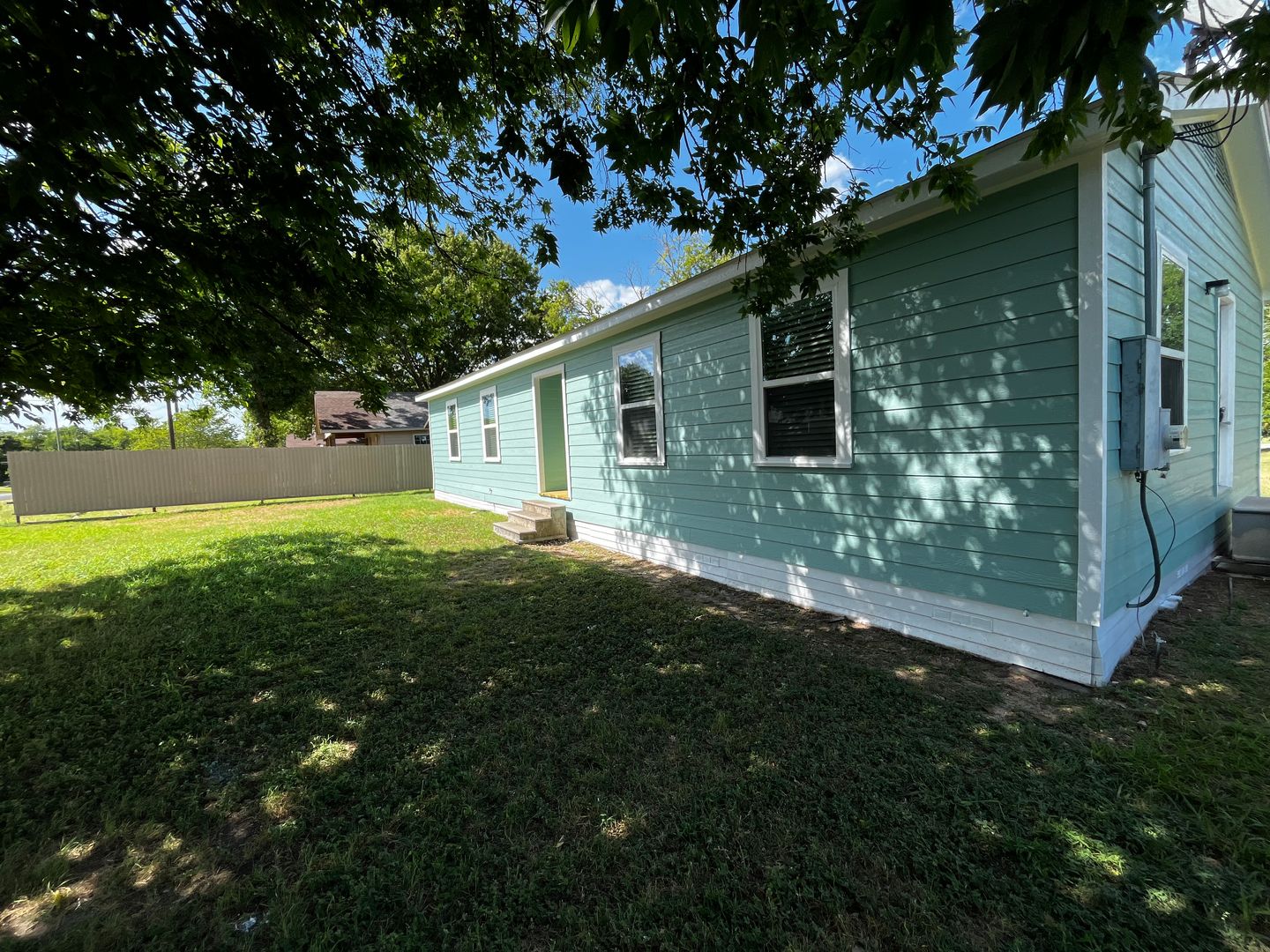 Ennis House: 1502 Daffan Ave
