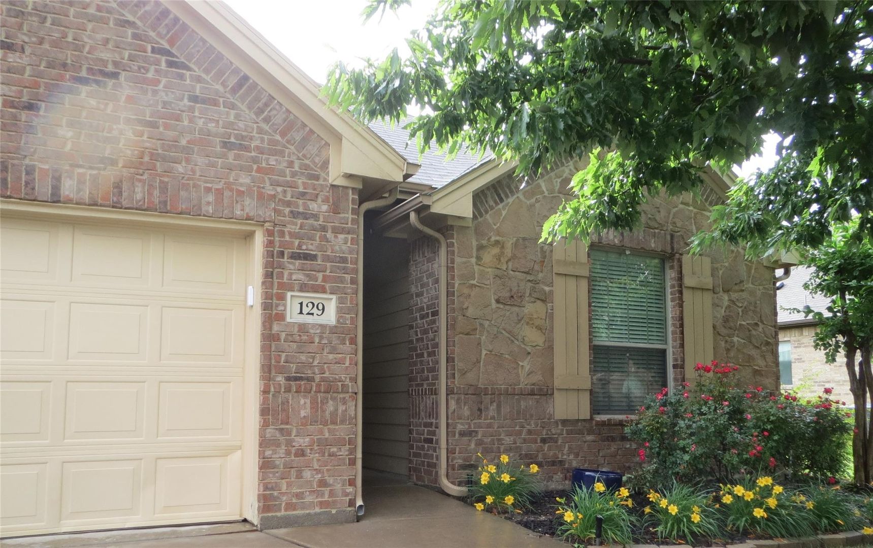 Waxahachie House: 129 Sierra Drive