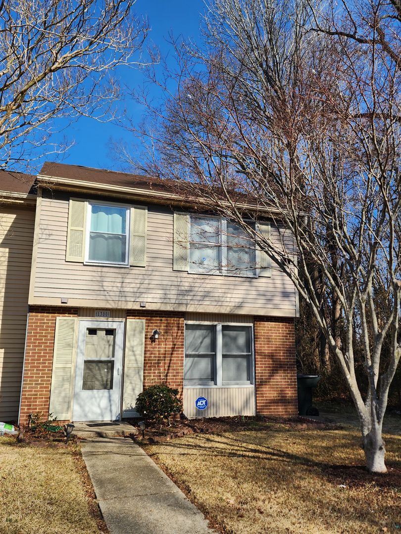 HAMPTON Townhome: 1300 VANASSE COURT