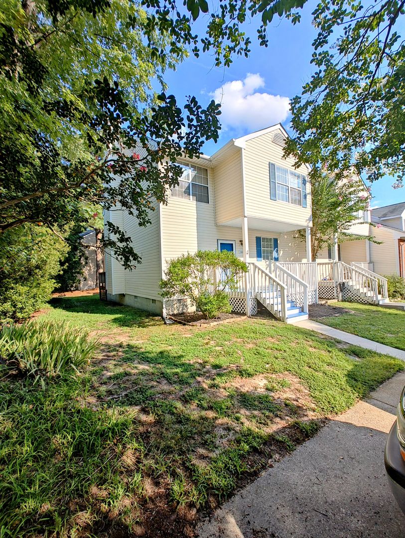 WILLIAMSBURG House: 5361 GARDNER COURT
