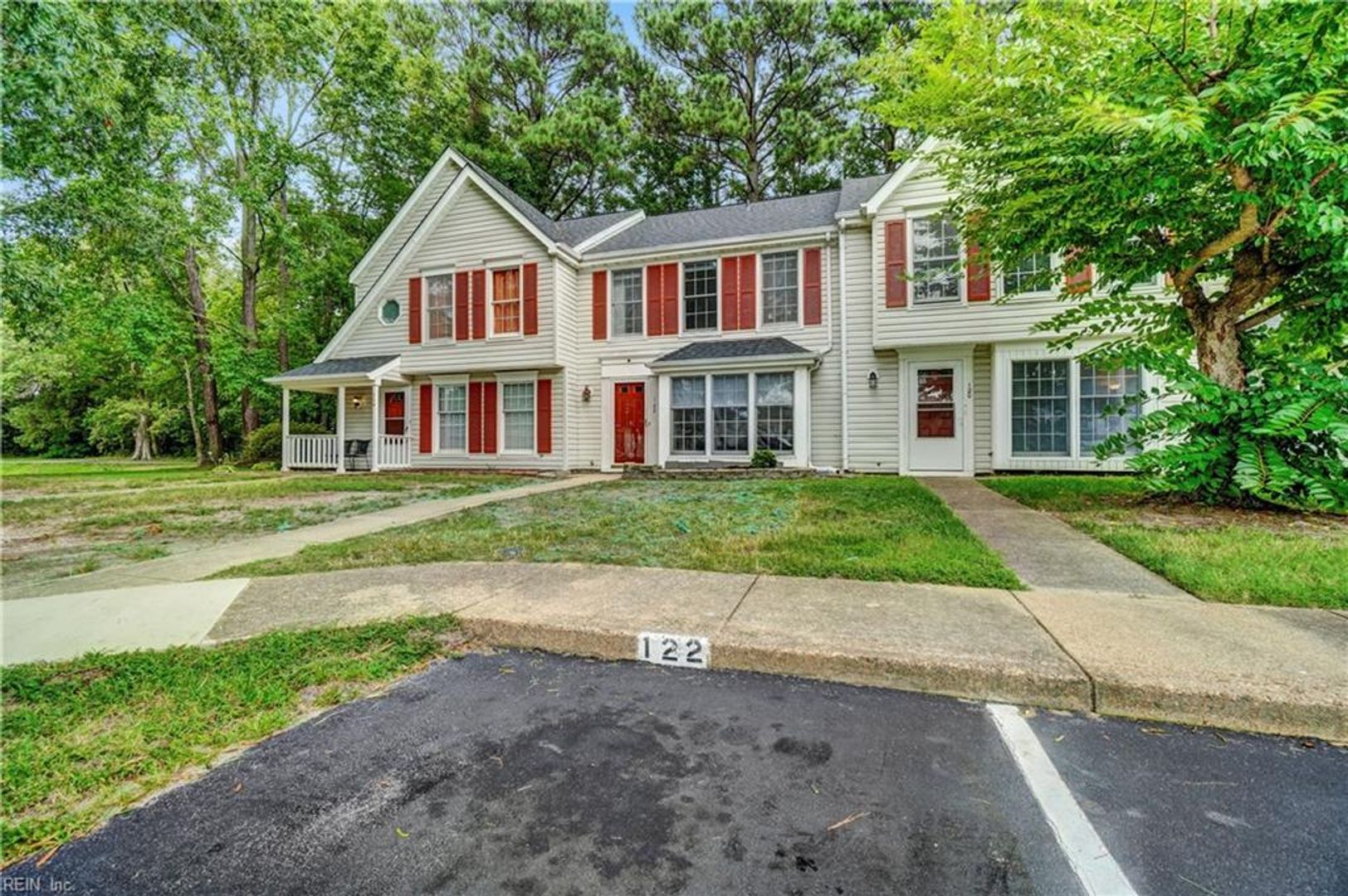 Yorktown Townhome: 122 STERLING COURT