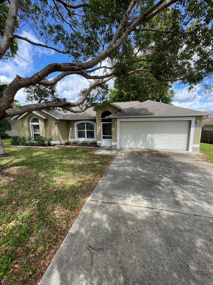Deltona House: 3216 Tealwood Terrace