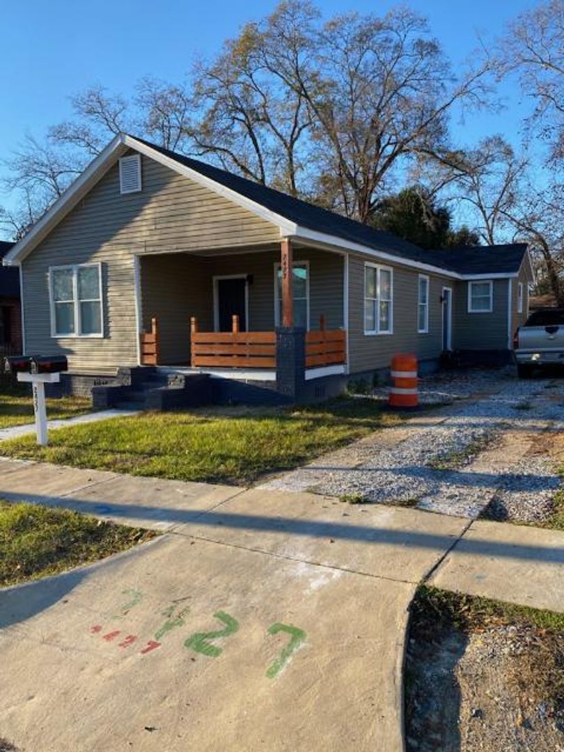 Columbus Apartment: 2427 Schaul St