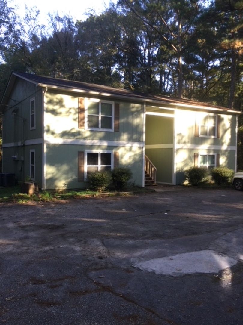 LaGrange Apartment: 1200 New Hutchinson Mill Rd.
