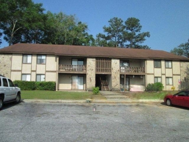 Columbus Apartment: 201 North Oakley Drive