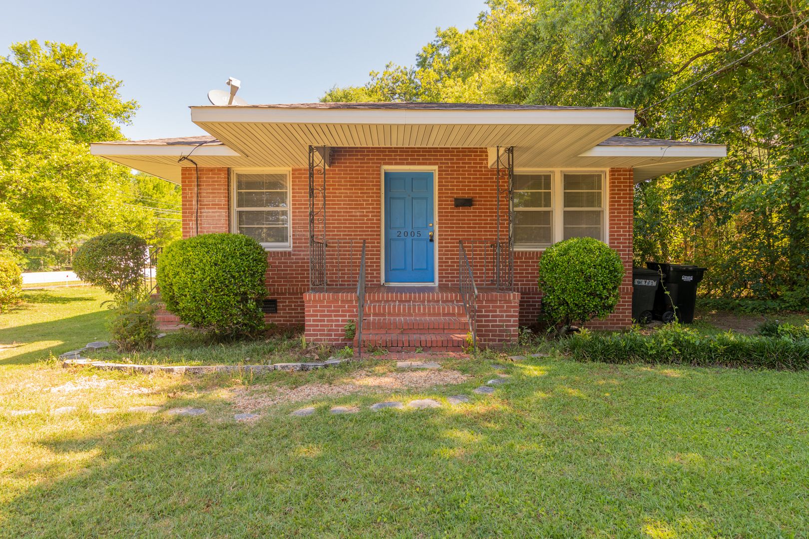 Columbus House: 2005 Cherokee Drive