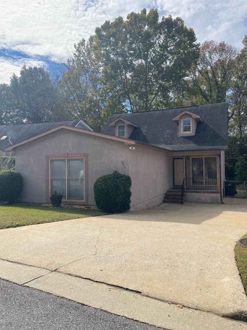 Columbus House: 6017 Bear Creek Ct.
