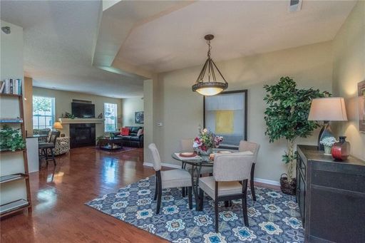 Downtown Convenience - Beautiful 1st floor unit in Grand Condominiums – photo 1