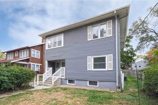 Updated Duplex for Rent – photo 1