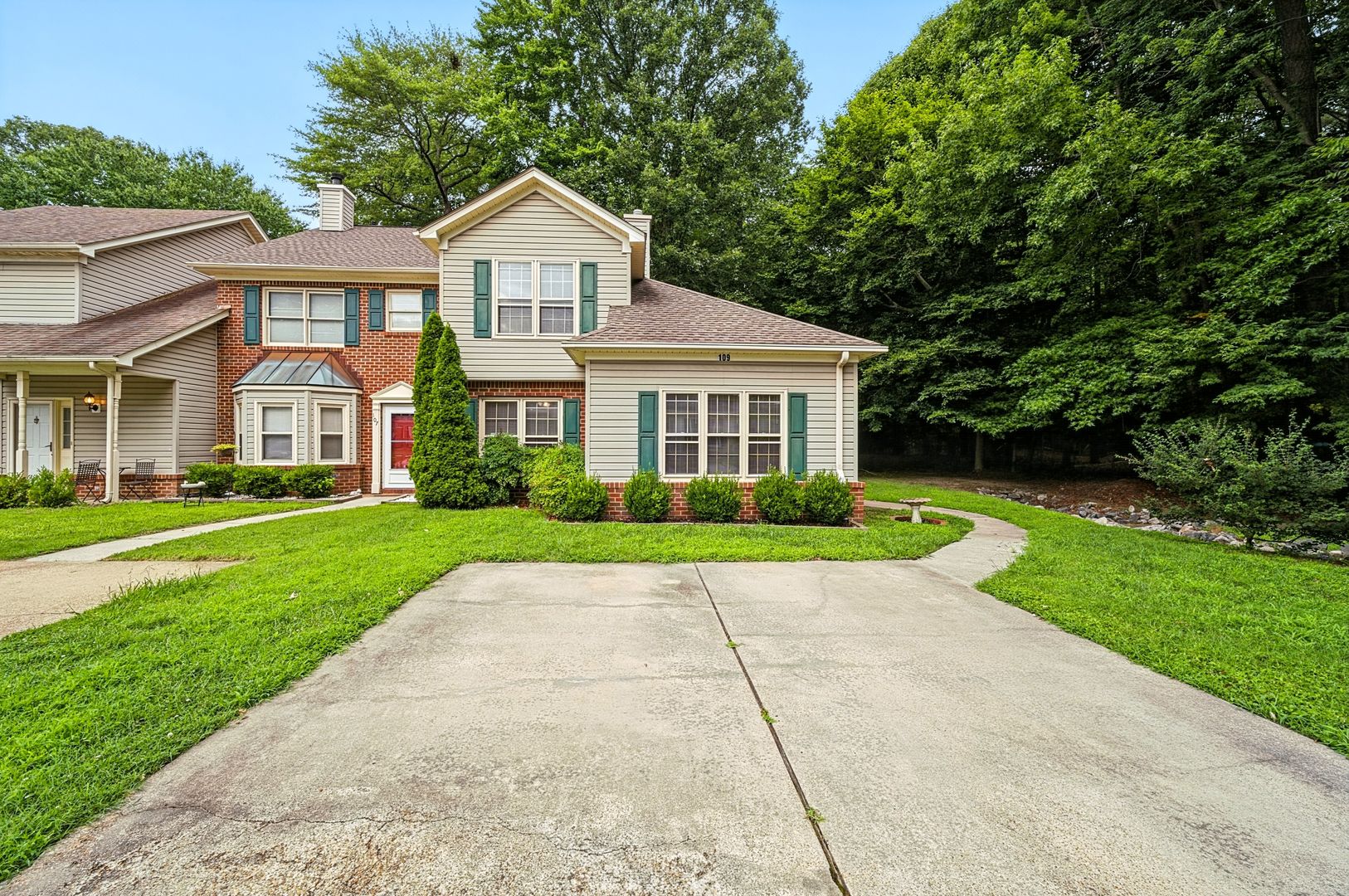 Yorktown House: 109 Larkspur Hollow
