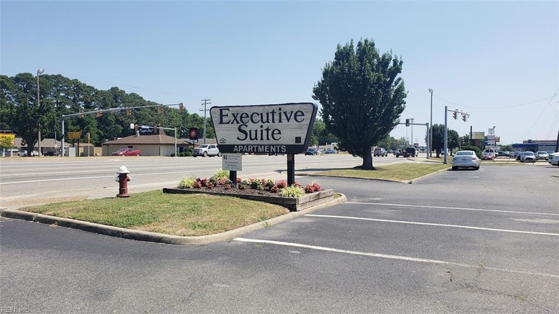 Hampton Apartment: 2901 W. Mercury Blvd