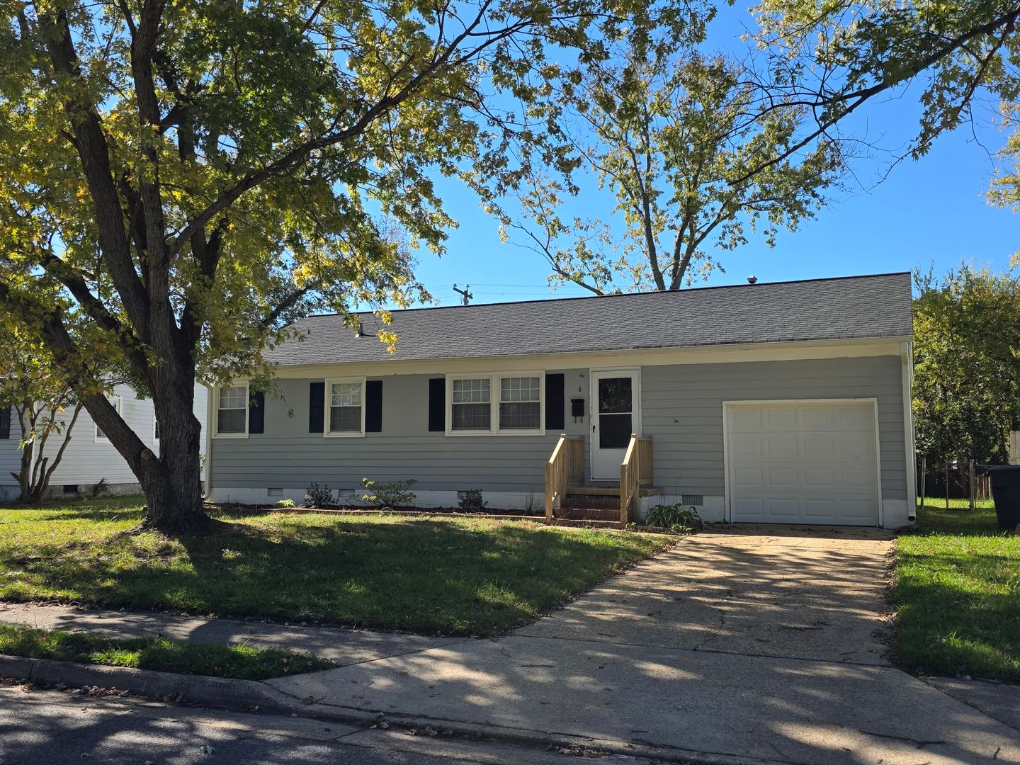 Hampton House: 6 Clemwood Pkwy