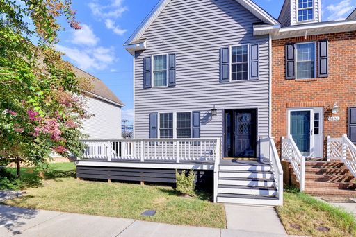Charming End Unit in West Point