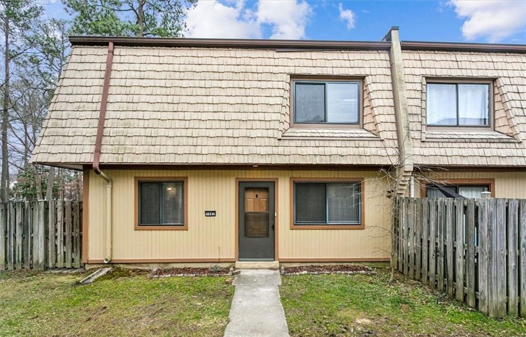 Newport News House: 1482 Ventura Way