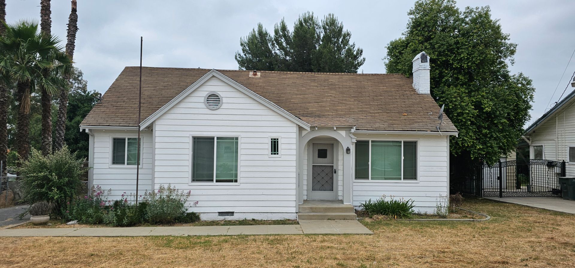Riverside House: 3368 Strong