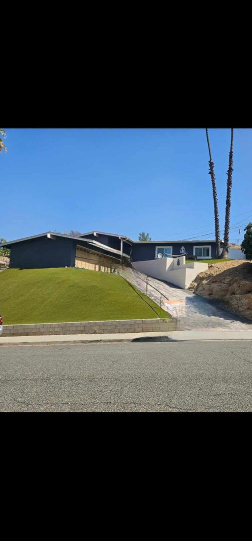 Riverside House: 2975 Robin Road