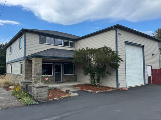 Turnkey 2,000 Sqft Commercial Space! ~Optional Industrial Shop Too! ~