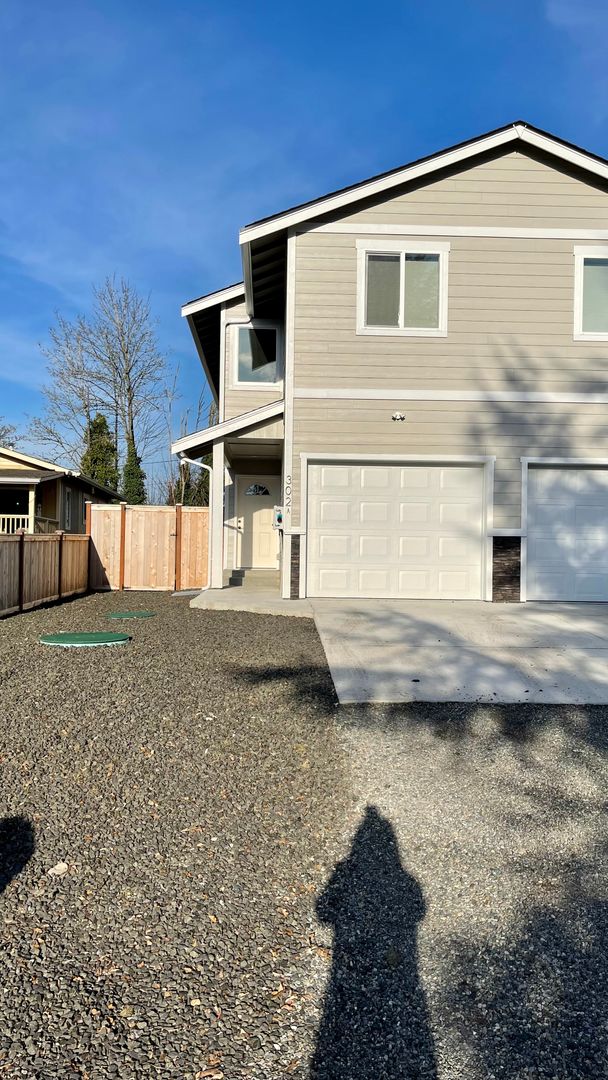 Yelm Apartment: 302 Washington Ave SW