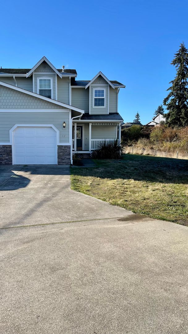 Yelm Apartment: 725-727 Crystal Springs