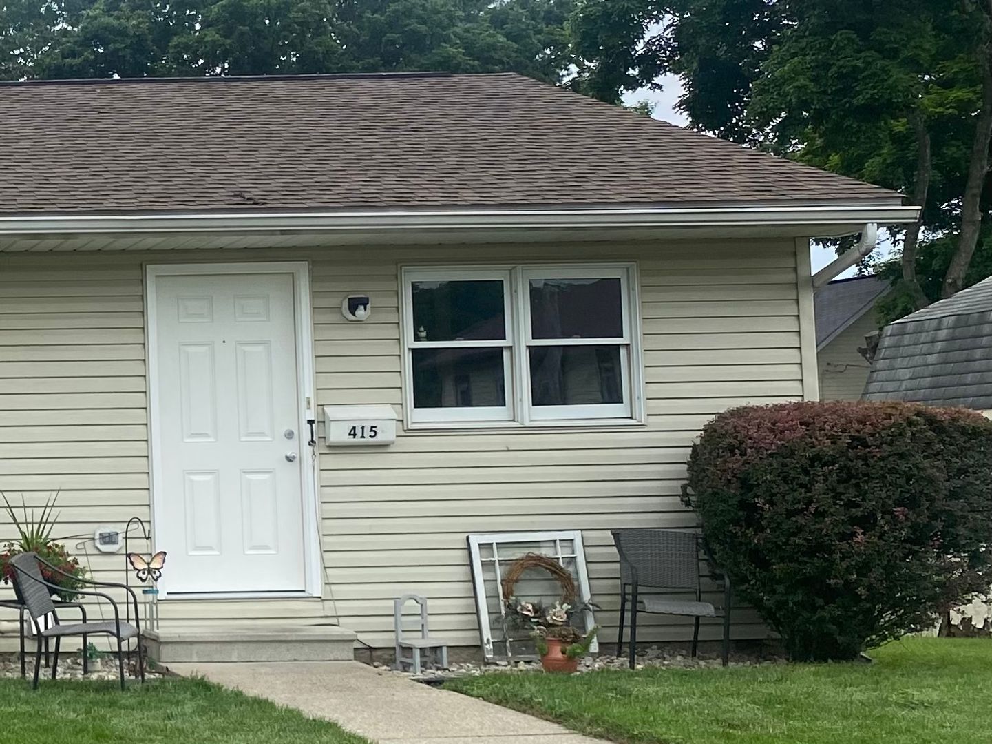 Uhrichsville Apartment: 415, 417, 419 Herrick Street