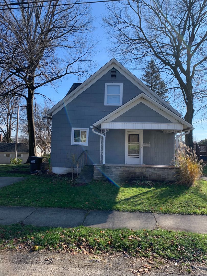 Barberton Apartment: 989 Romig Avenue
