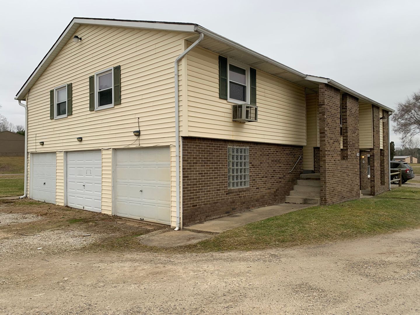 Bolivar Apartment: 790 Garberdale Square NE