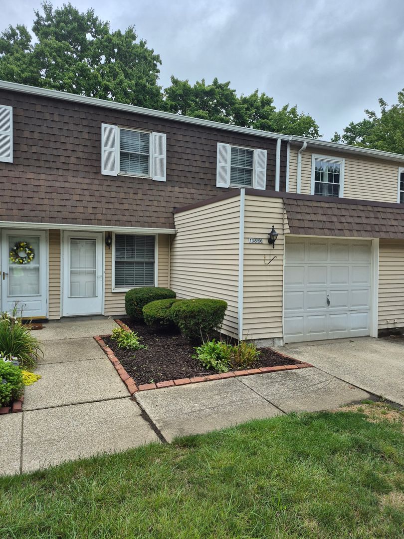 North Royalton House: 13856 Oak Brook