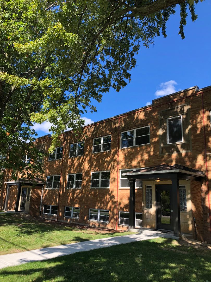 Rocky River Apartment: 21140-21180 Detriot Road