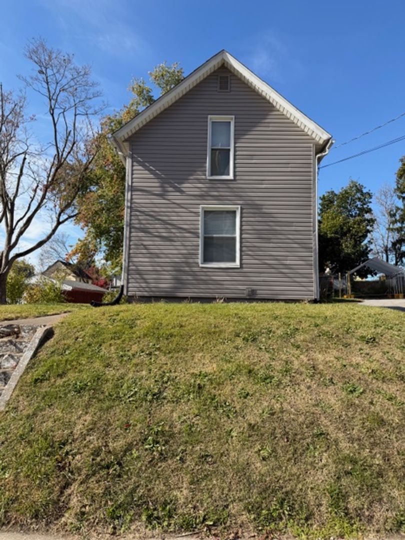 Barberton House: 20 23rd St NW