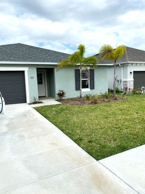 Like new 4 bed 2 bath – photo 1