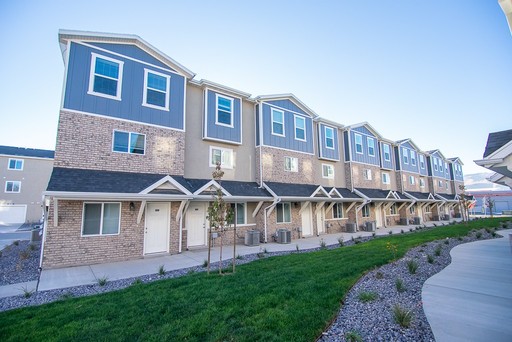 Amazing Porters Crossing Townhome in Eagle Mountain $500 OFF FIRST MONTHS RENT