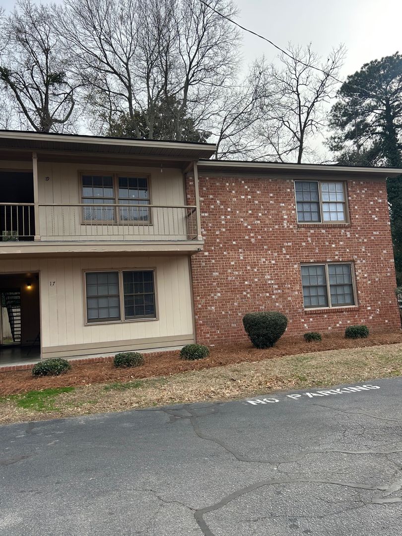 Lumberton Apartment: 1005 North Elm Street