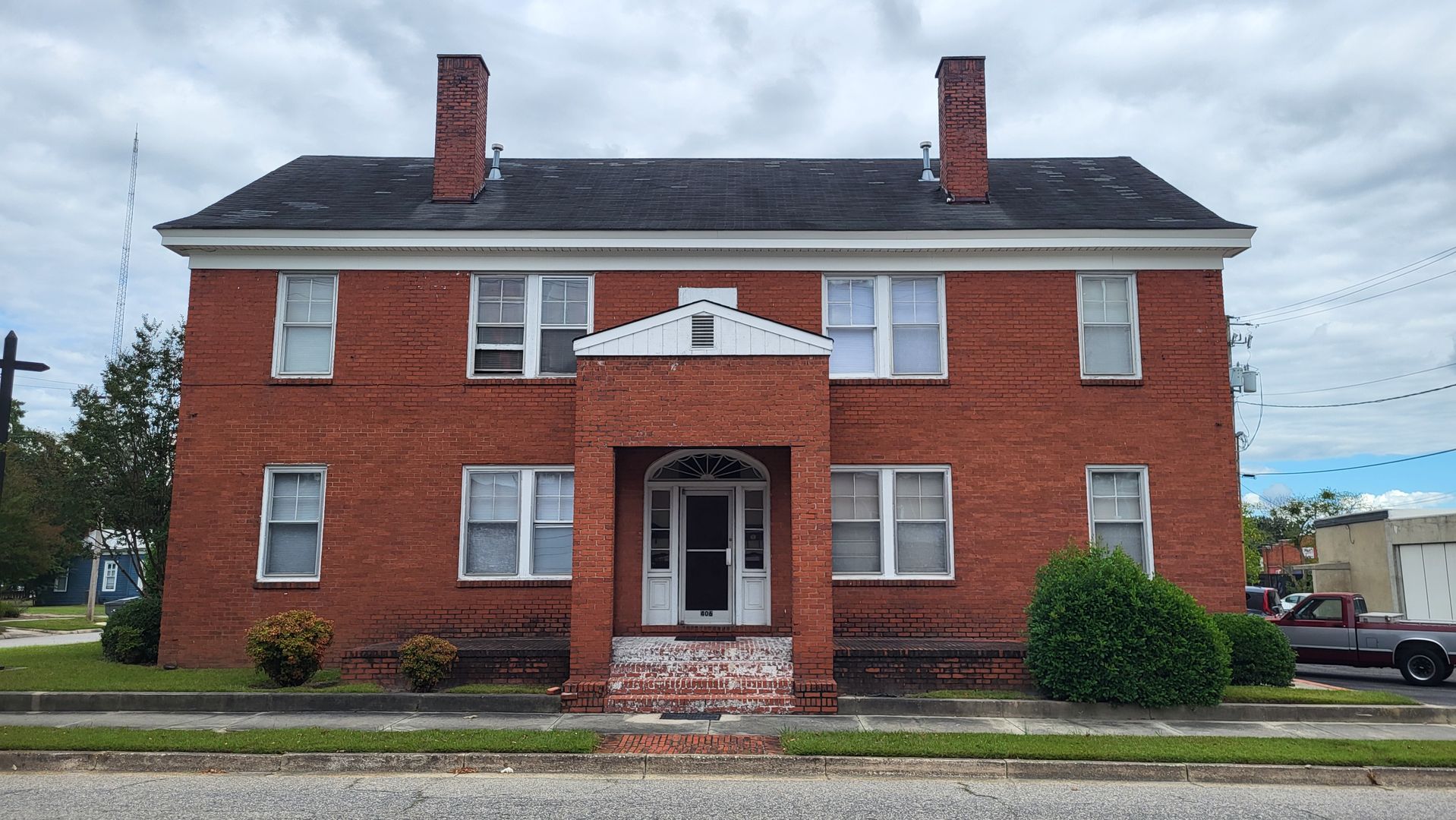 Lumberton Apartment: 406 North Walnut Street