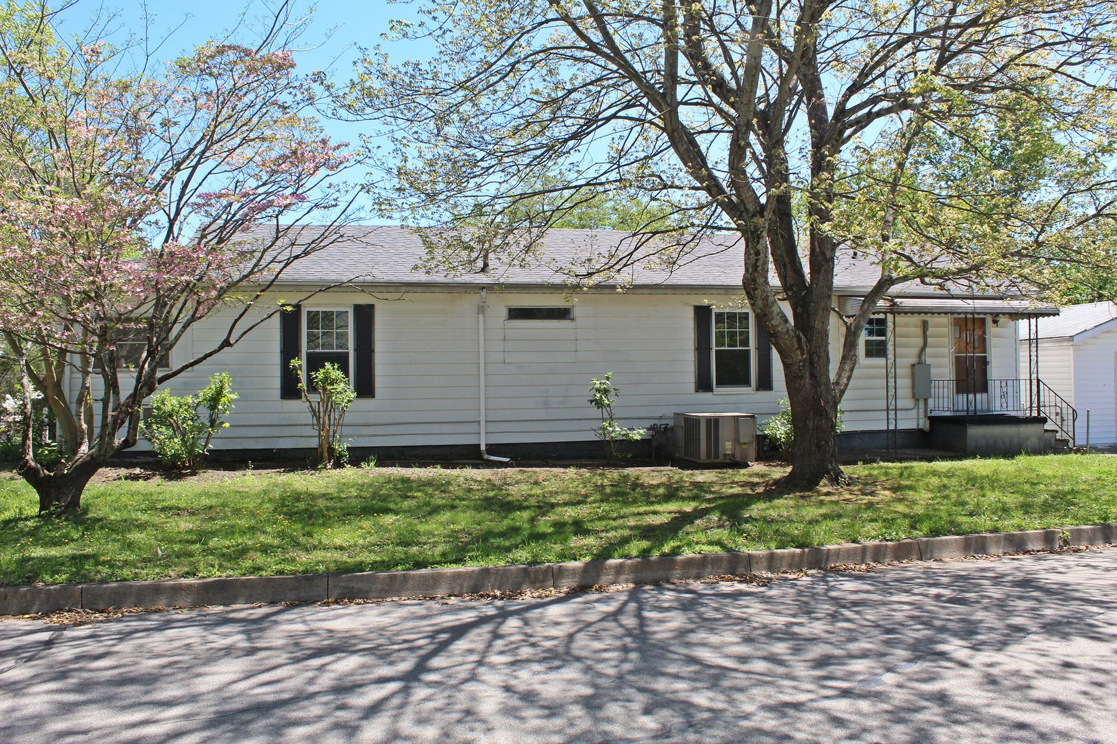 Alcoa House: 1379 Dalton St.