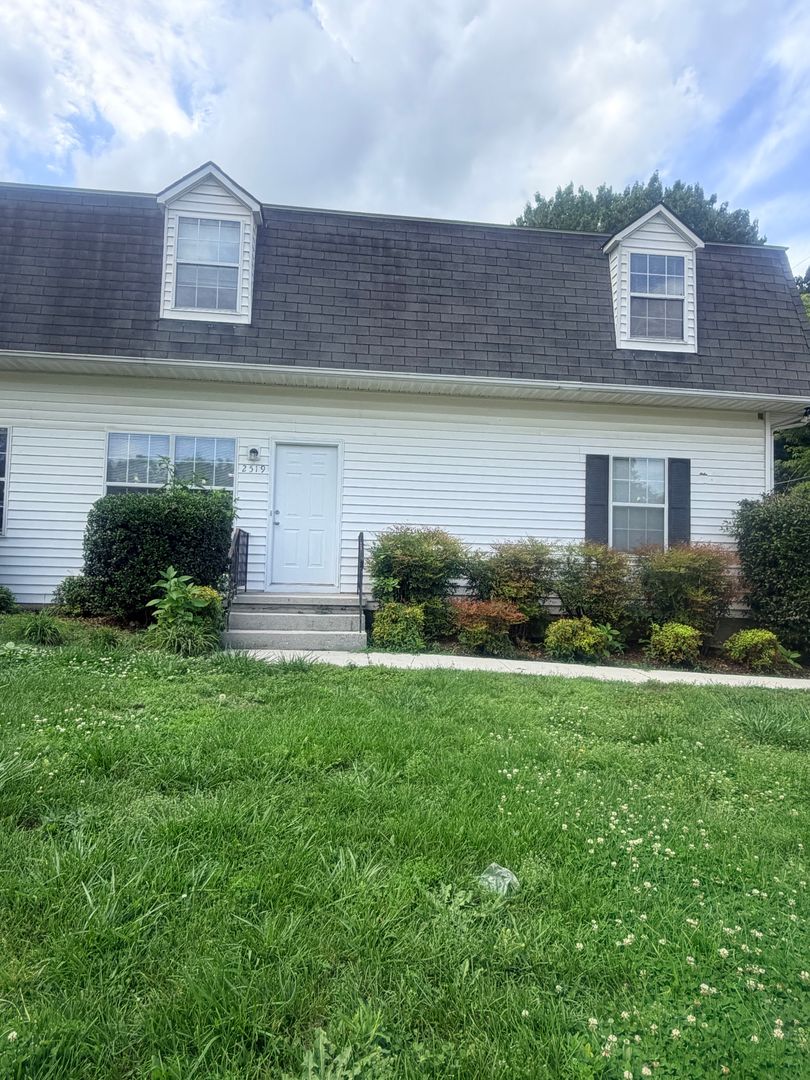 Knoxville House: 2519 Cedar Ln