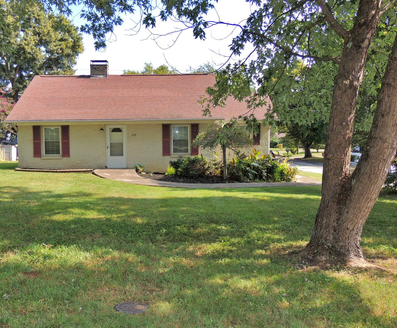 Alcoa House: 300 Rose Ave.