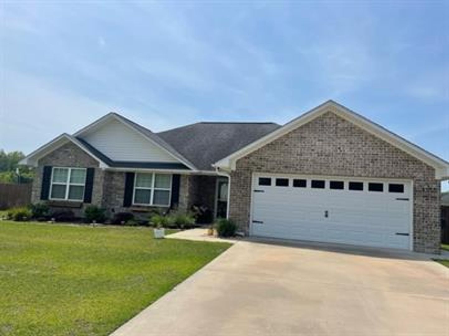 Hinesville House: 73 Pulaski Street