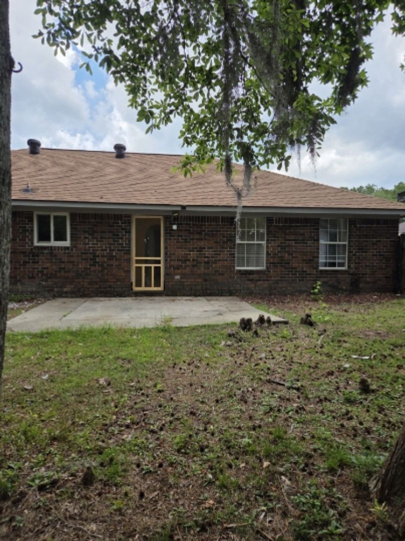 Hinesville House: 945 Ruth Drive