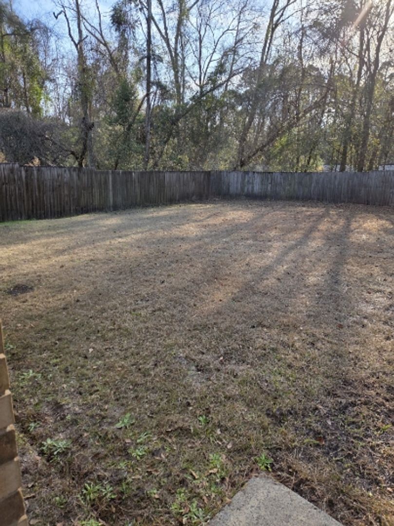 Hinesville House: 182 Sequoia Circle