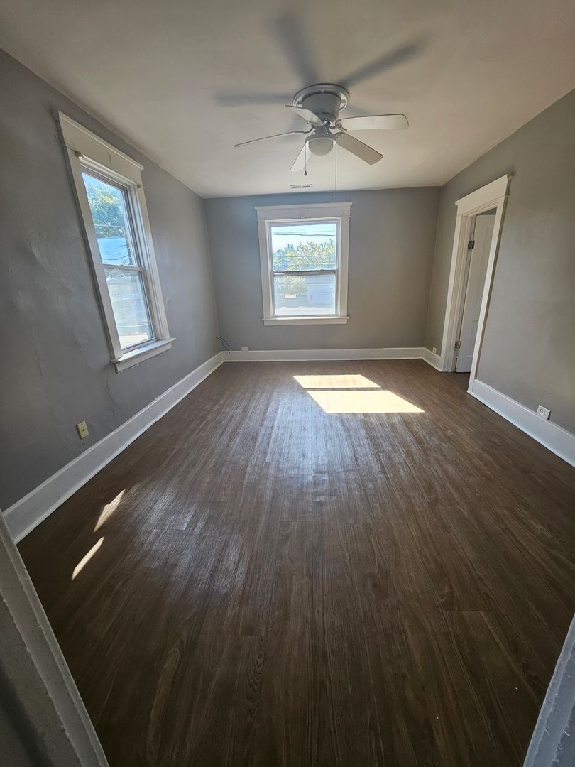 Erie House: 1404 E Lake Rd #2