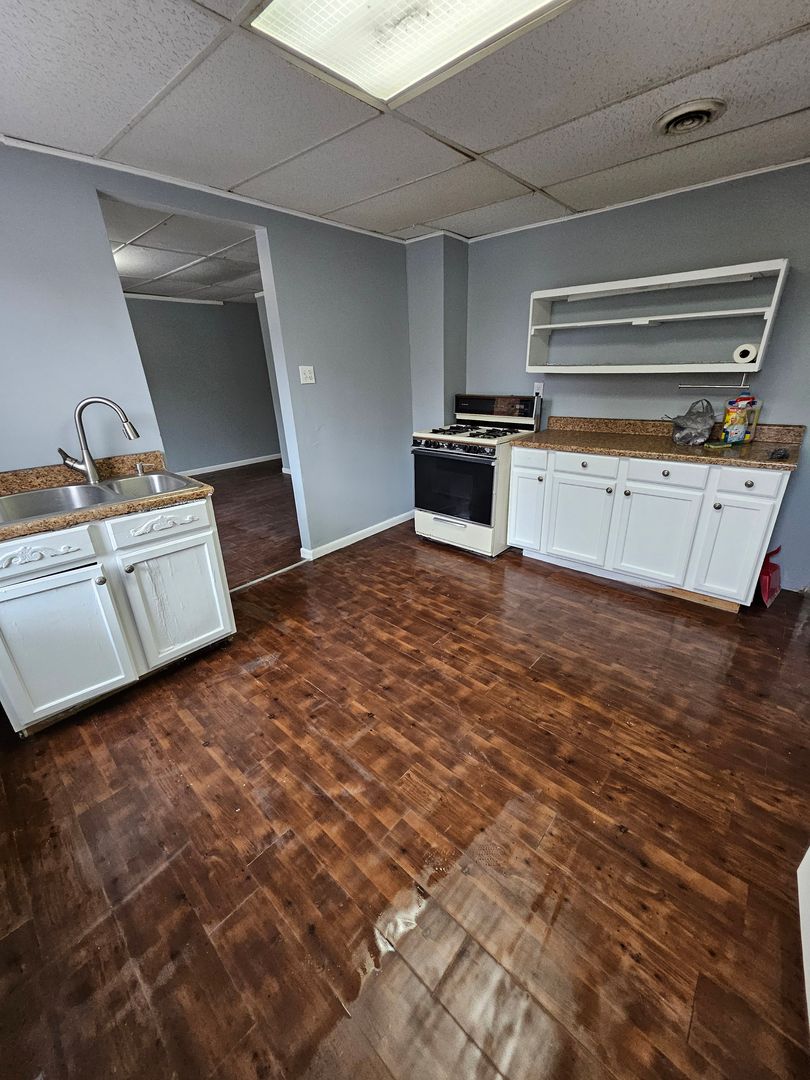 Erie House: 701 E 24th st #3