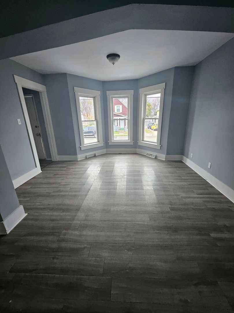 Erie House: 213 E 28th st #1