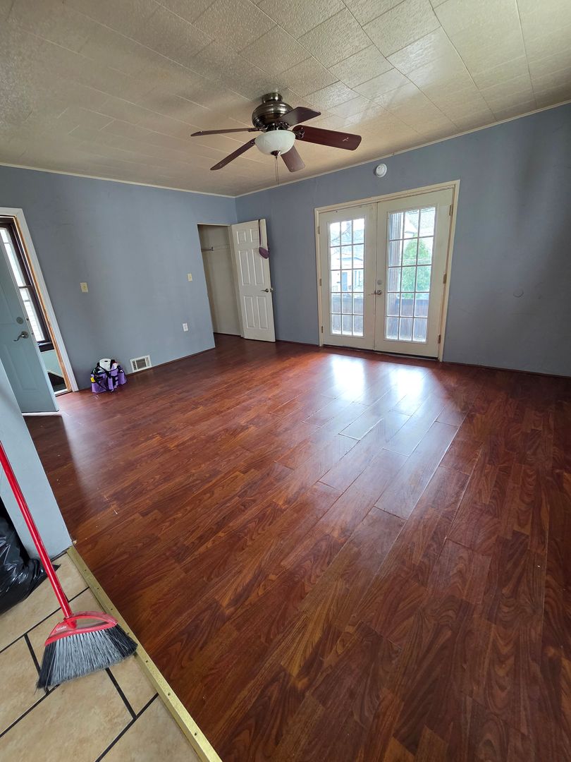 Erie Apartment: 1048 E 4th St