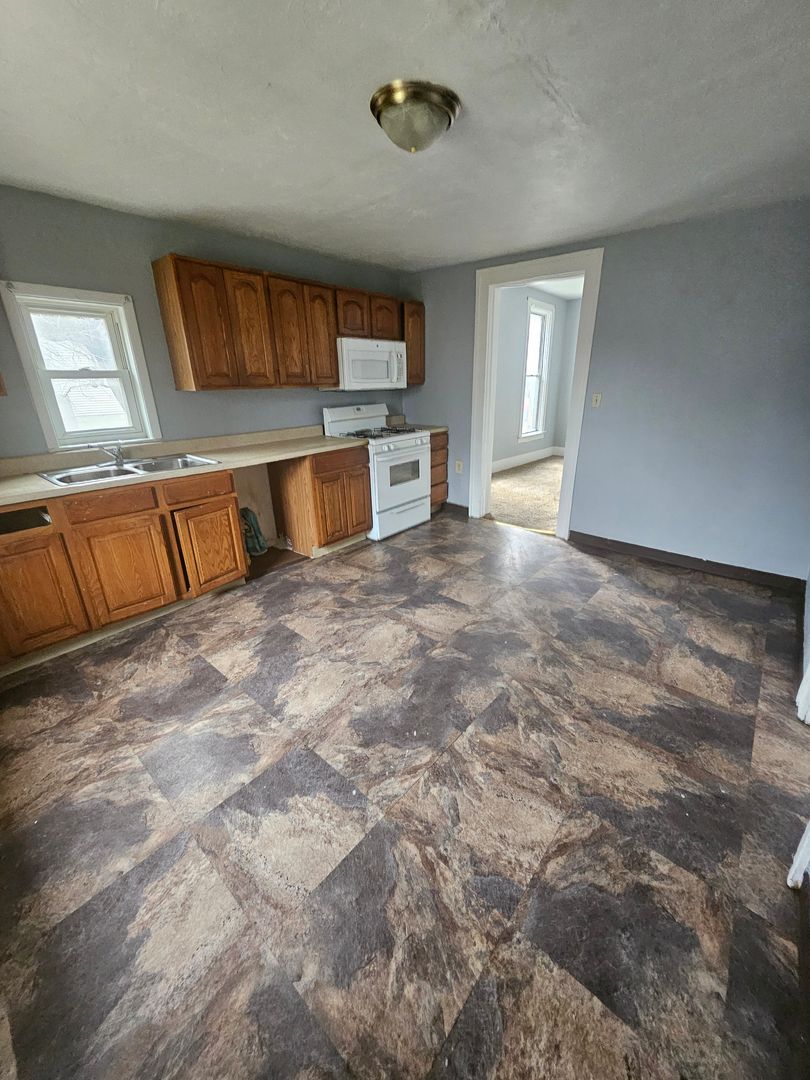 Erie House: 331 Ash St