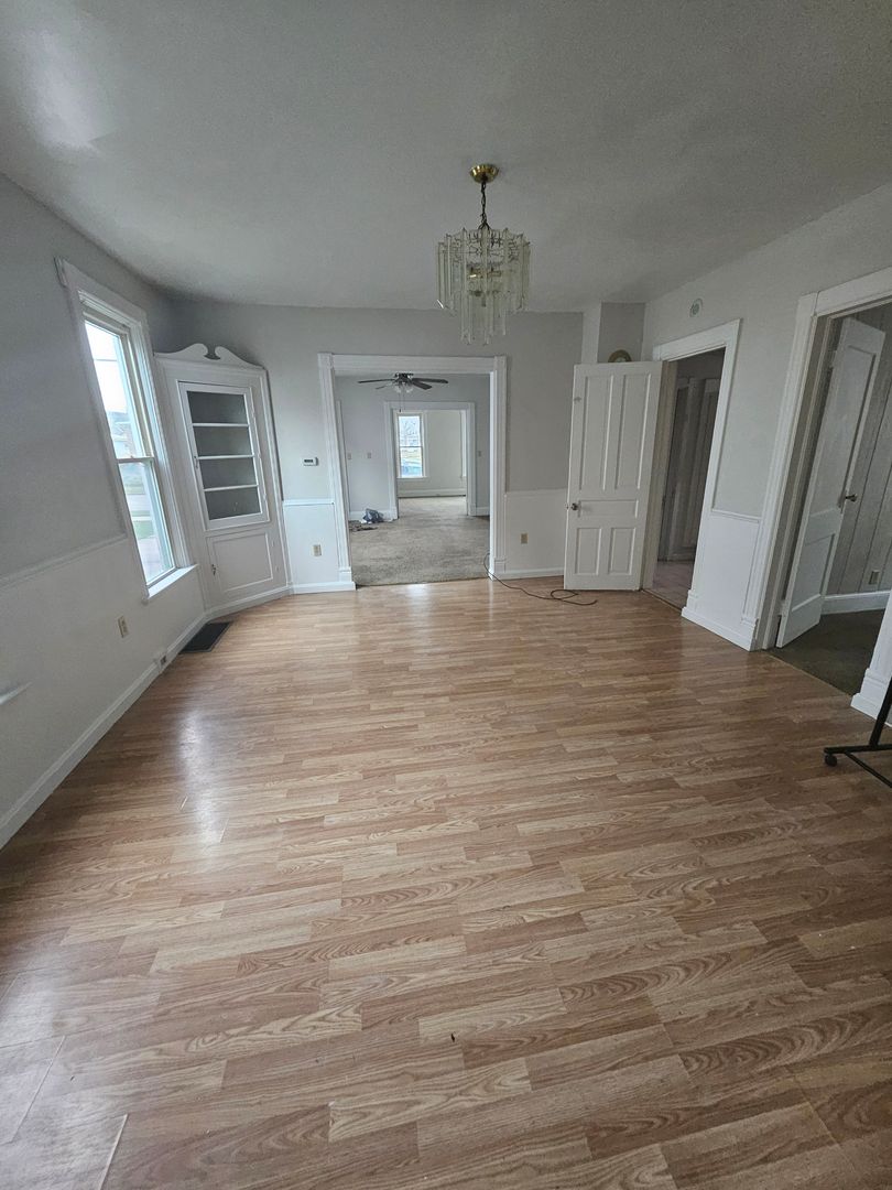 Erie House: 944 W 21st St #1